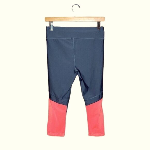 Under Armour Capris Woman’s Size M - Picture 2 of 4